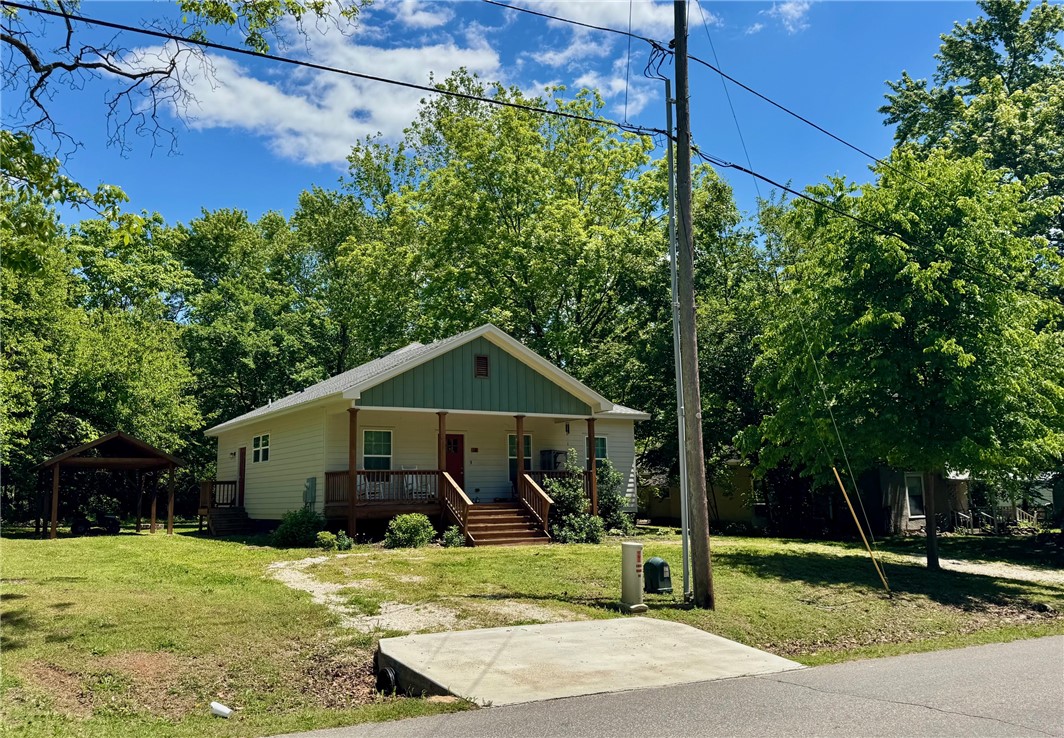 312 N West Avenue