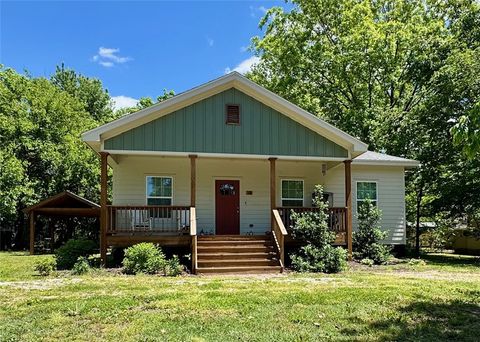Photo of 312 N West Avenue, Lincoln, AR 72744 (MLS # 1346767)