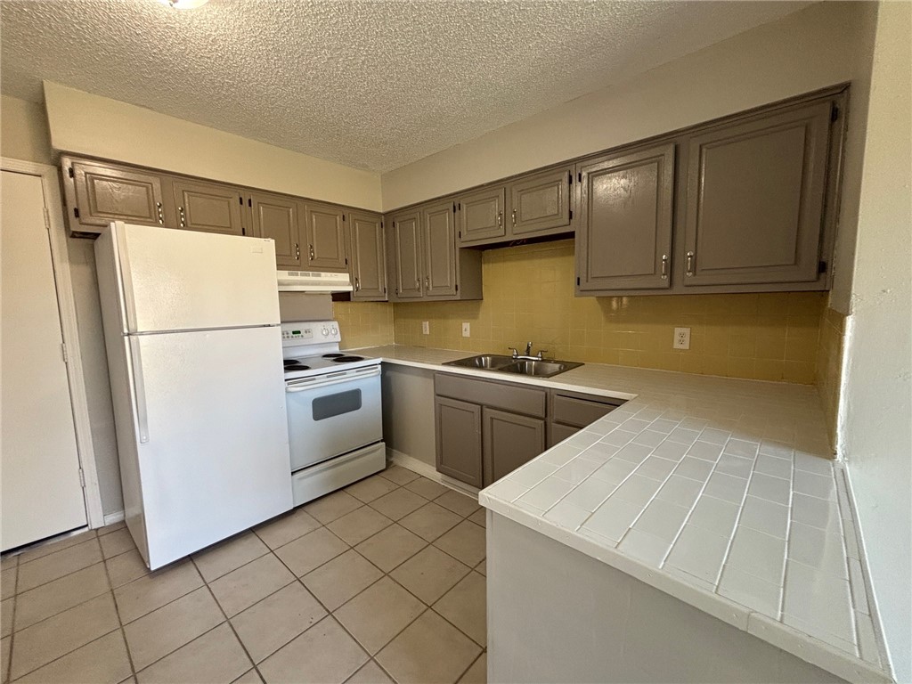Sunset Estate - Residential Lease