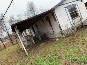 Looking for a lot to put a mobile home with utilities ? Selling 3 lots with a mobile home that needs repairs in OLA , AR SOLD AS IT IS