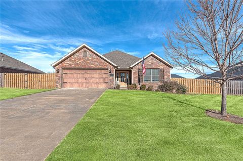Photo of 464 Concho Street, Farmington, AR 72730 (MLS # 1332268)