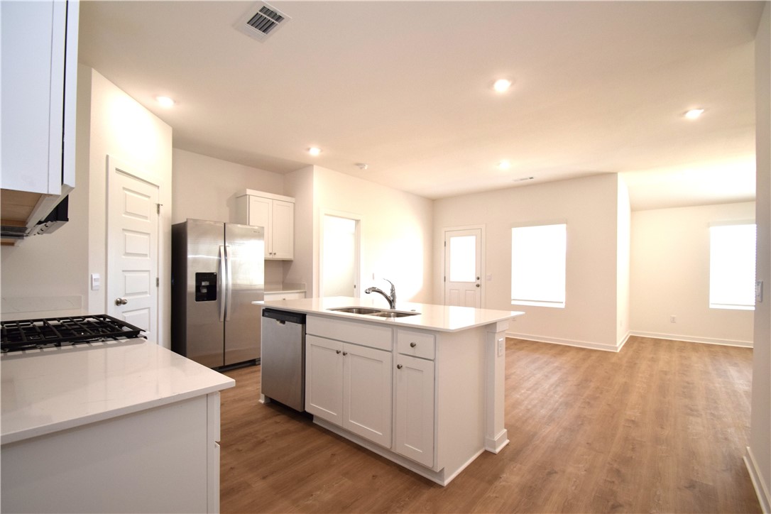 Wagon Wheel Crossing - Residential Lease