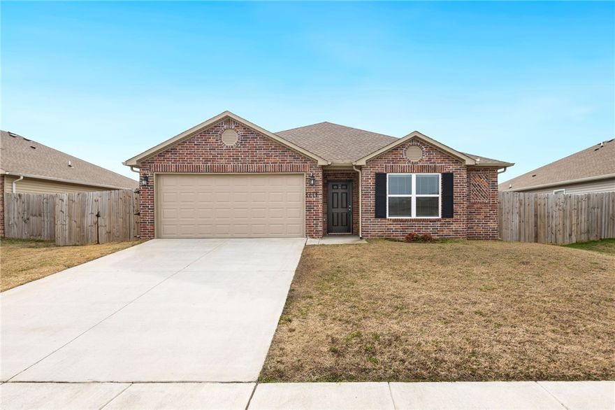 Welcome to 1771 King Rd in the heart of Centerton! This beautifully maintained home offers the perfect blend of comfort, functionality, and location. Featuring a spacious and open floor plan, this property is designed for both everyday living and effortless entertaining.
Enjoy a bright living area with abundant natural light, a well-appointed kitchen with ample cabinet space, and a dining area perfect for gatherings. The primary suite provides a relaxing retreat with a private bath and generous closet space, while additional bedrooms offer flexibility for family, guests, or a home office.
Step outside to a fully fenced backyard—ideal for pets, play, or weekend BBQs. Conveniently located near schools, shopping, dining, and just a short drive to Bentonville, this home combines peaceful living with easy access to everything Northwest Arkansas has to offer.
Don’t miss your opportunity to make this one yours—schedule your showing today!