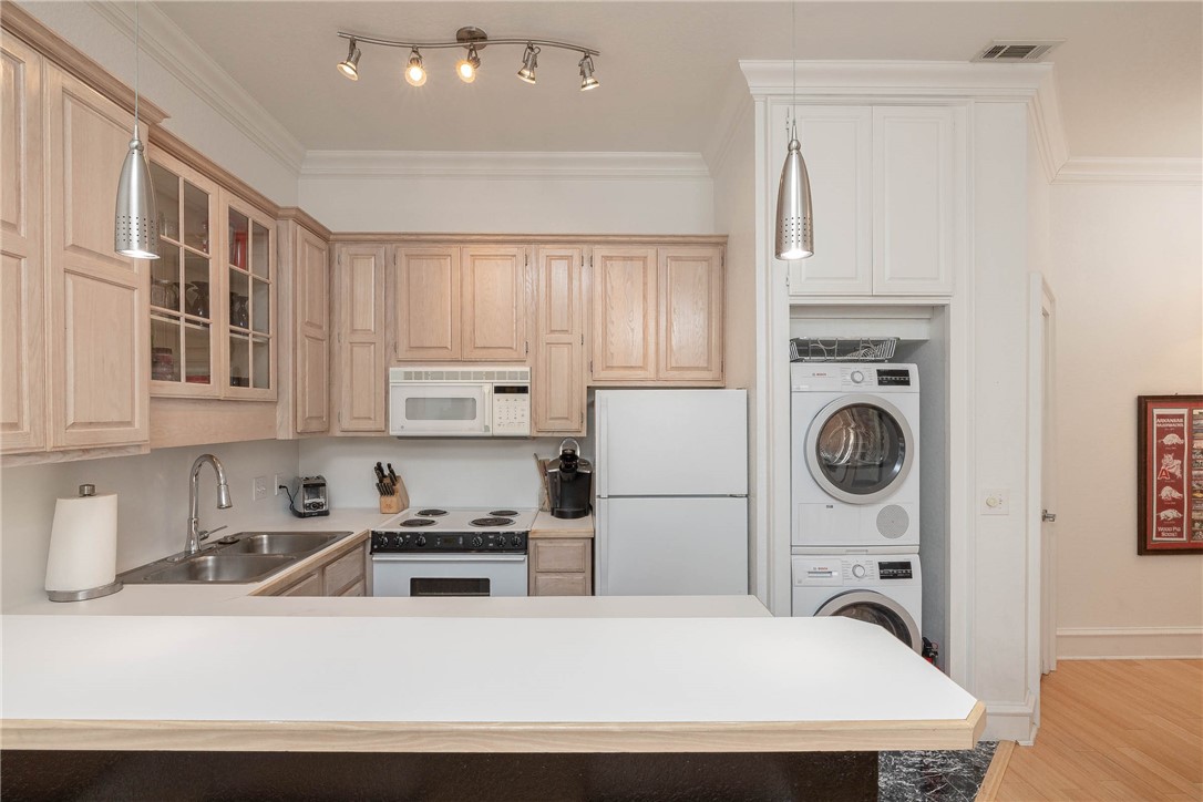 Rollston Bldg Condos Hpr - Residential