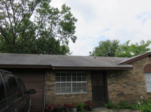 Sweet 3 bedroom 1.5 bath for the investor or just wanting to downsize. Bank owned. No disclosure. No warranties implied or expressed. Currently leased. Please do not disturb .