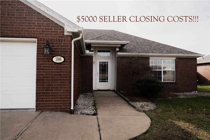 This home is perfect for a first time home buyer or an investor. Very Spacious living room, ample master double closet in master. Great Backyard for the entire family, covered back patio, inspiring view from the back yard, a MUST see!!