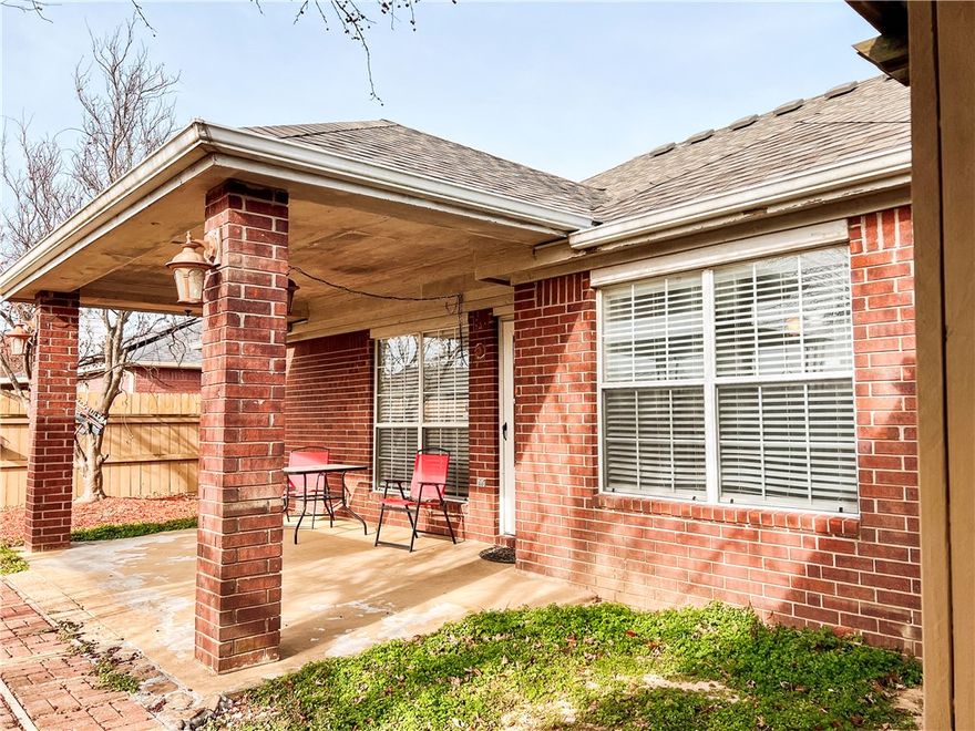 This home is perfect for a first time home buyer or an investor. Very Spacious living room, ample master double closet in master. Great Backyard for the entire family, covered back patio, inspiring view from the back yard, a MUST see!! $5000 towards buyers closing cost.