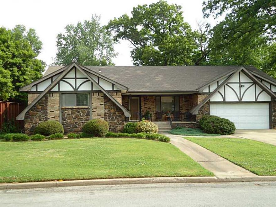 GOOD CURB APPEAL- GREAT ESTABLISHED NEIGHBORHOOD-CORNER LOT