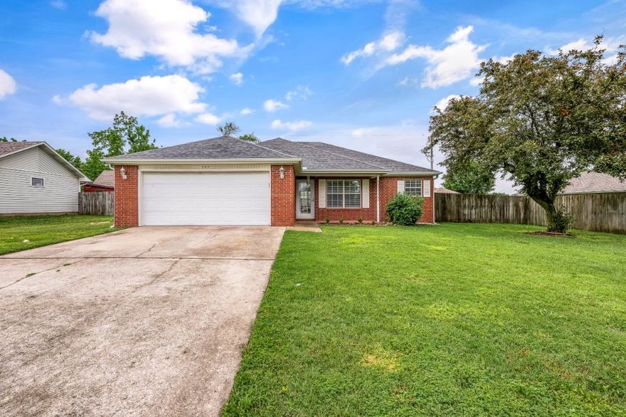 Completely Remodeled! Step inside this beautiful affordable home with NEW: paint, flooring, lighting, granite & energy efficient HVAC, and more. This split bedroom plan is sure to please with space to entertain. Spacious Living area with vaulted ceiling is open to the breakfast nook and Kitchen. Covered back patio overlooks privacy fence yard. Minutes from Bentonville West High School & Gamble Elementary. In the up & coming Centerton area, you will enjoy a friendly neighborhood close to Dining, Shopping & XNA. Call for more details today!