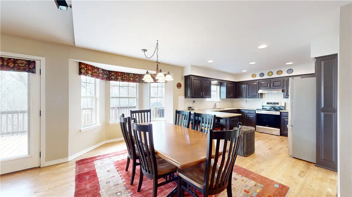 Rogers, Arkansas 72756, United States, 5 Bedrooms Bedrooms, ,4 BathroomsBathrooms,Residential,Pending,78584