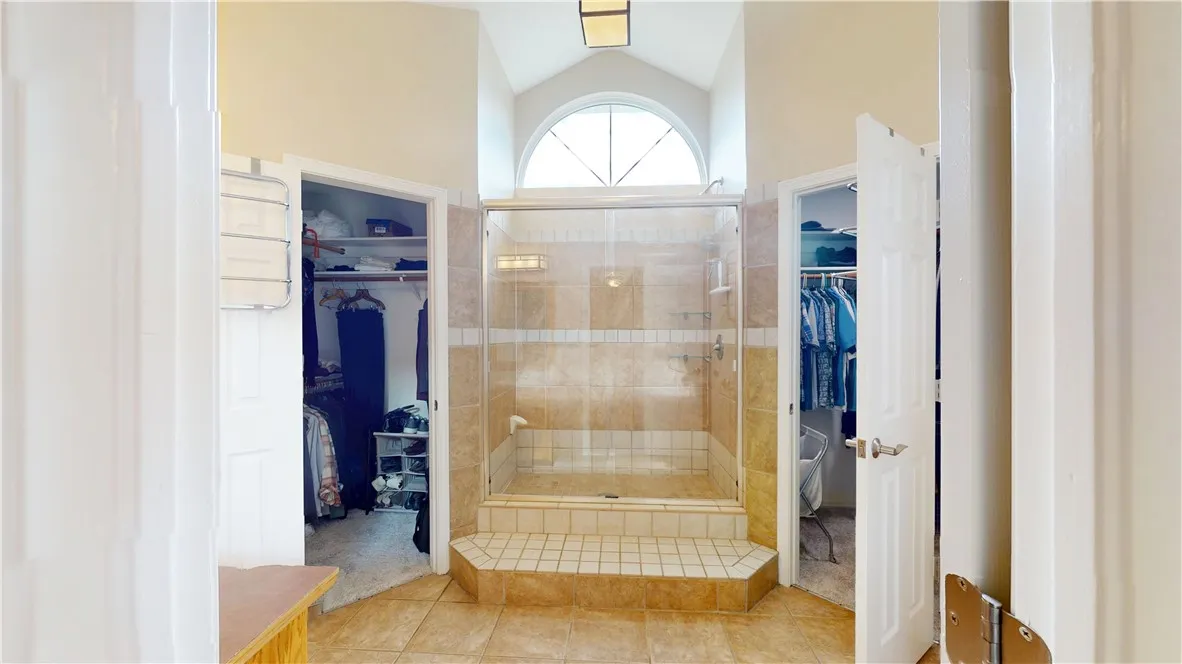 Rogers, Arkansas 72756, United States, 5 Bedrooms Bedrooms, ,4 BathroomsBathrooms,Residential,Pending,78584