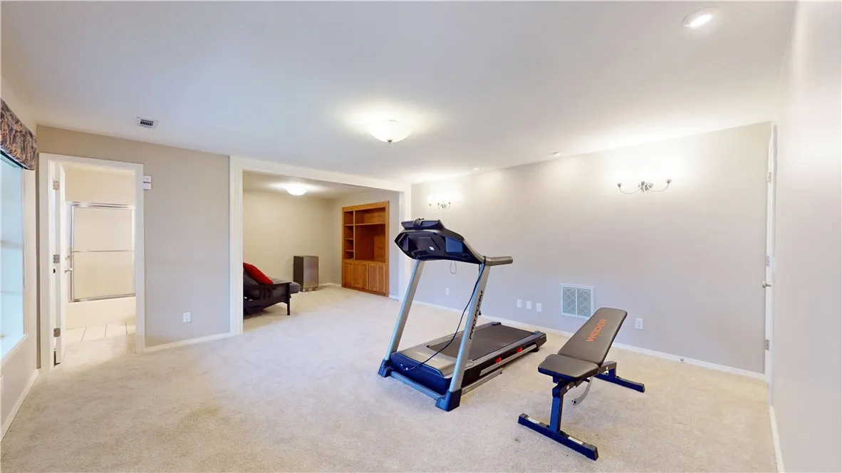 Rogers, Arkansas 72756, United States, 5 Bedrooms Bedrooms, ,4 BathroomsBathrooms,Residential,Pending,78584