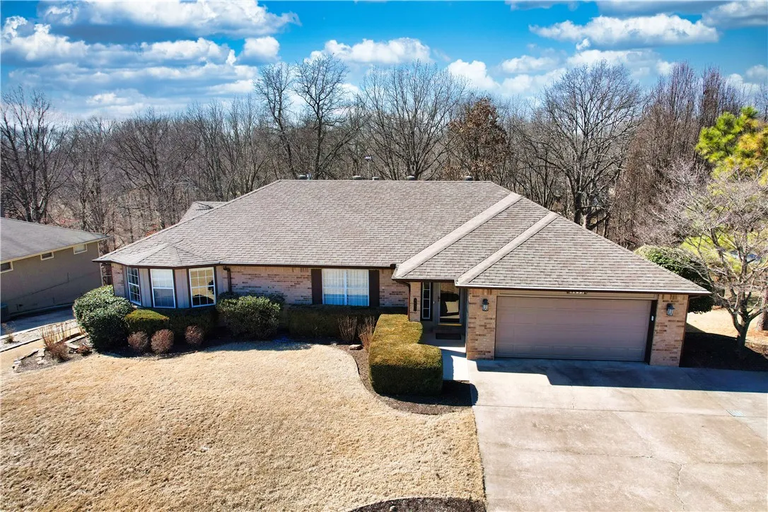 Rogers, Arkansas 72756, United States, 5 Bedrooms Bedrooms, ,4 BathroomsBathrooms,Residential,Pending,78584