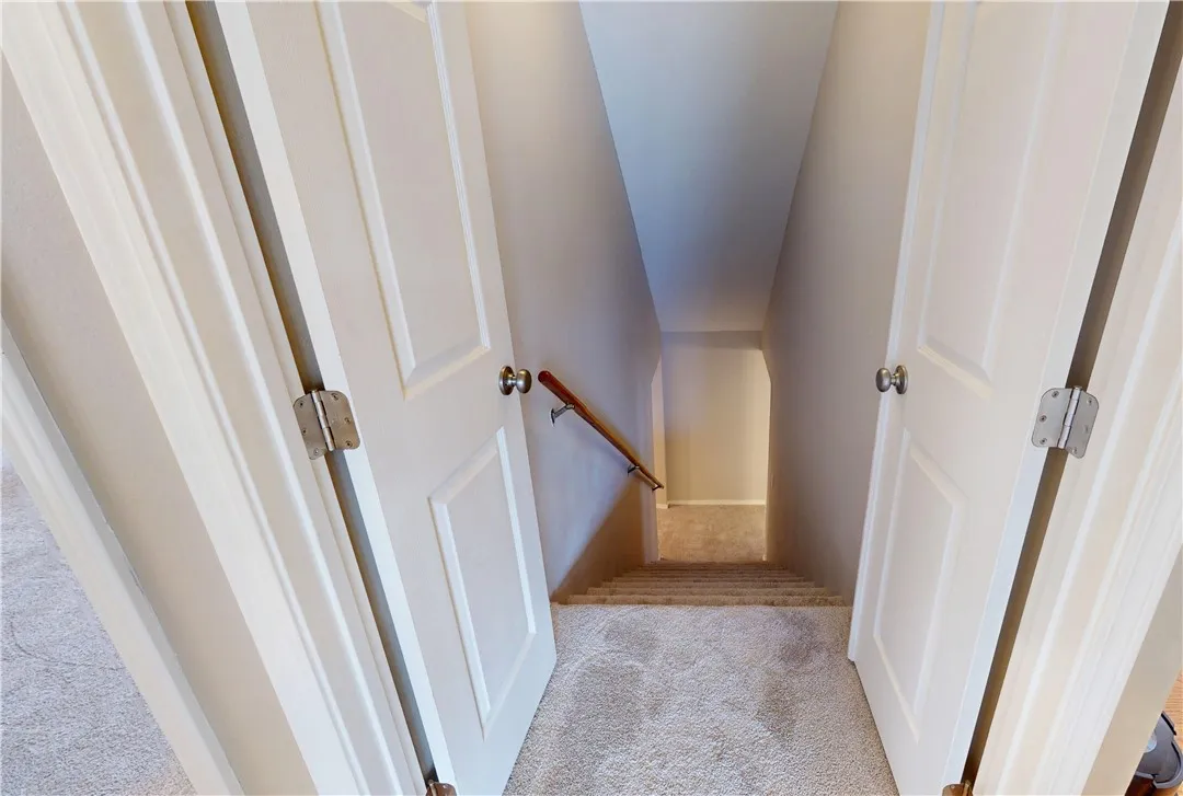 Rogers, Arkansas 72756, United States, 5 Bedrooms Bedrooms, ,4 BathroomsBathrooms,Residential,Pending,78584