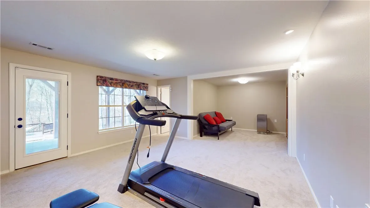 Rogers, Arkansas 72756, United States, 5 Bedrooms Bedrooms, ,4 BathroomsBathrooms,Residential,Pending,78584