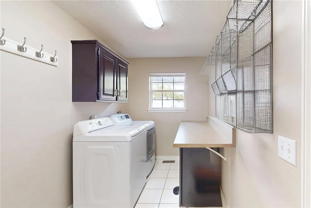 Rogers, Arkansas 72756, United States, 5 Bedrooms Bedrooms, ,4 BathroomsBathrooms,Residential,Pending,78584