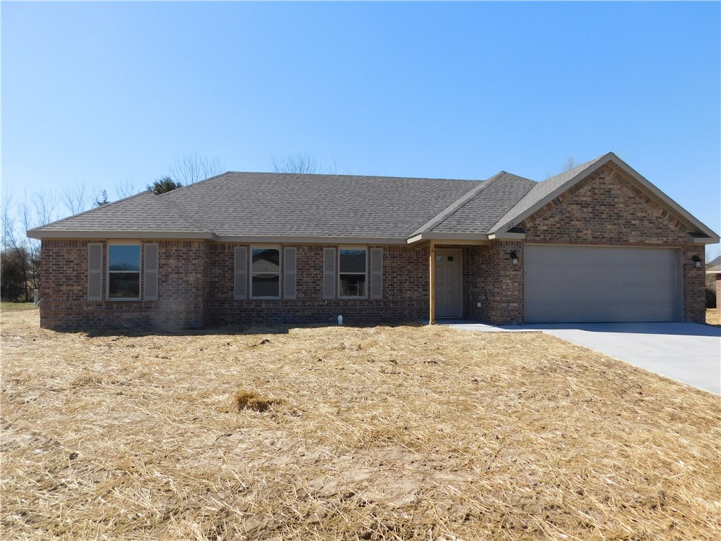 Brand New home! All brick, 1250 SF, 3 BR, 2 BA, 2 car garage, granite, wood vinyl plank and carpet. Covered porch, cul-de-sac street. Agent owned. Seller has other new homes going on the same street. Priced right