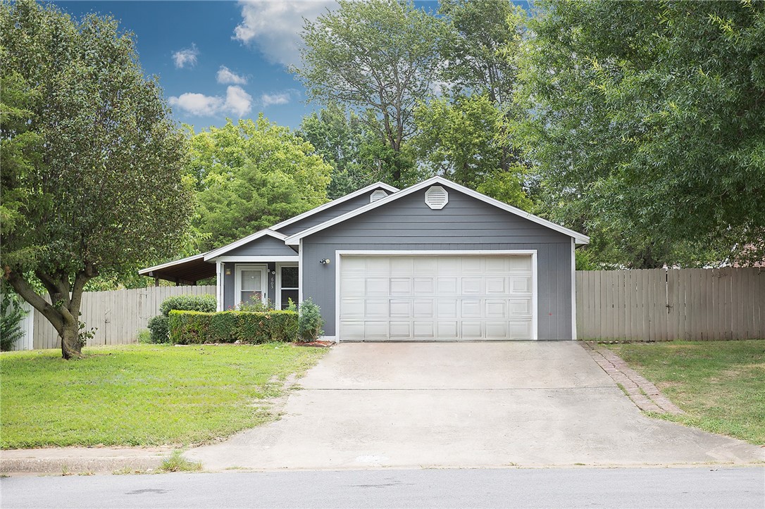 Easy ,access to 71B!!!
This 3 bedrooms , 2 bathroom house is a perfect started home, or a great rental property . Beautiful ceramic title throughout living room, kitchen and hallway . IVP Flooring in all 3 bedrooms. Beautiful backyard, perfect for outdoor activities . Take a look today!!!