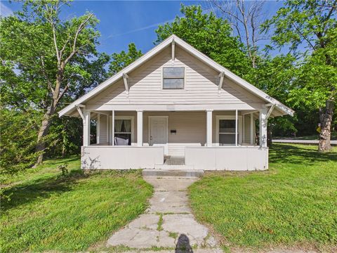 Photo of 312 N Chestnut, Harrison, AR 72601 (MLS # 1344788)