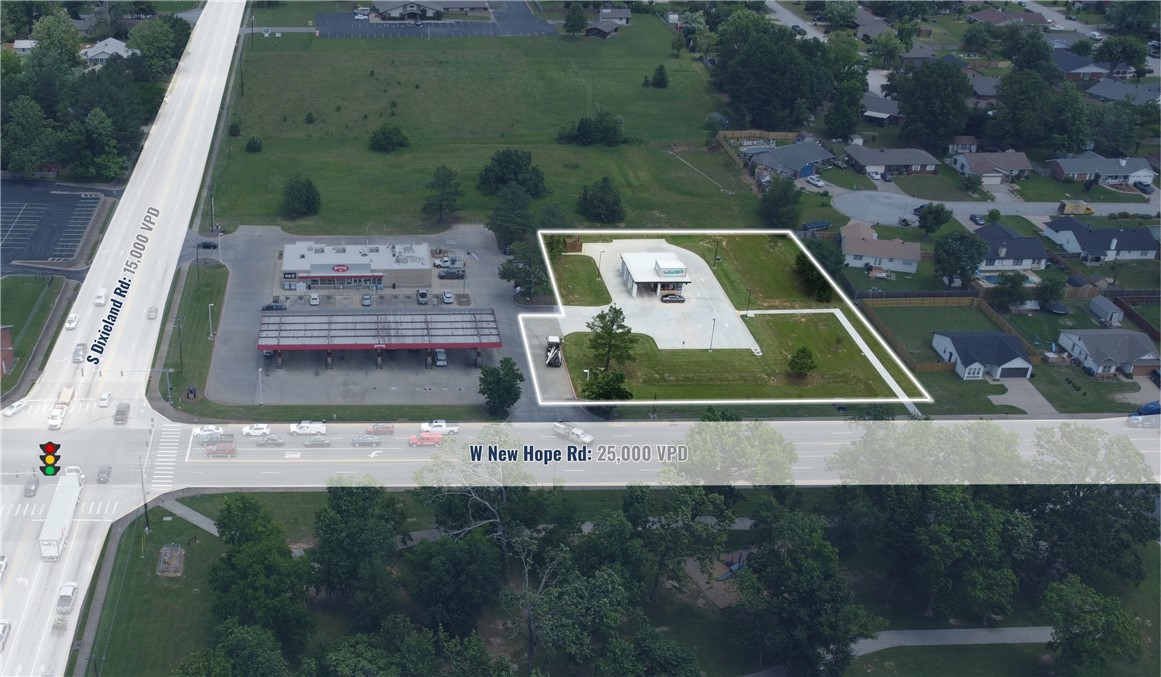714 sf drive-thru only built in 2024.
1.22 ac with 175 ft. of frontage.
Adjacent to Maverick C-store.
Located at signalized intersection.
2.4 mile drive to Interstate-49.