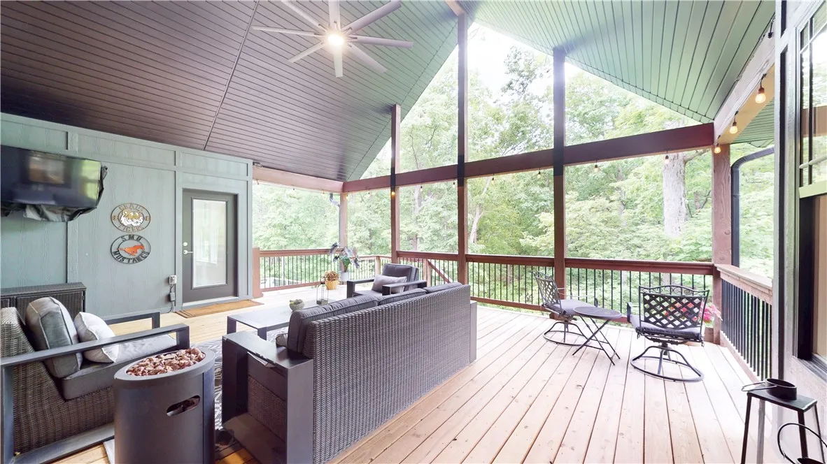 Centerton, Arkansas 72719, United States, 5 Bedrooms Bedrooms, ,4 BathroomsBathrooms,Residential,Active,126139