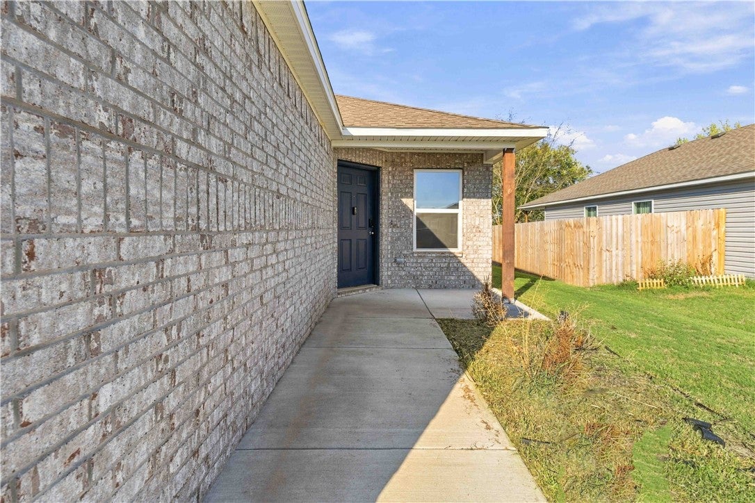 3512 N Hariet Drive