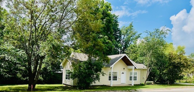 Established trees and landscaping add appeal to this location near downtown Fayetteville and University of Arkansas. Walking distance to the Razorback Greenway, park, farmers market and restaurants. A redwood lined vaulted front entry porch welcomes you to the well maintained 3 br, 2 bath home with 2 spacious living areas with 9ft ceilings, high efficiency windows and quality blinds. Versatile 3rd b.r. may function as an office with exterior entrance. New floor coverings, new paint throughout & new roof in 2025. Kitchen opens to red wood deck for outdoor dining and entertaiing. Paved driveway parking for 2-3 cars. Corner lot with street parking only 1/10 mile to bike trail.