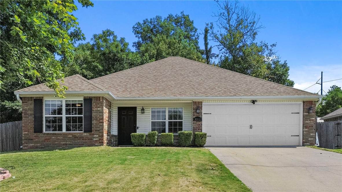 Springdale School District - Spacious 4-bedroom home ready for you to make it your own. The lot is 0.18 acres with a great location close to schools and shopping. Large living room to gather with friends and family, kitchen with an open view into the backyard, and the master bedroom has a large walk-in closet.