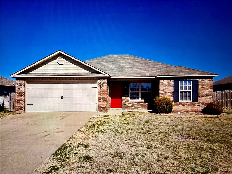 This Rogers home offers 3 bedrooms and 2 bathrooms with an open, functional layout. Features include granite countertops, cathedral ceilings, ceiling fans, walk-in closets, and a covered patio perfect for relaxing or entertaining. The home also offers a 2-car attached garage, concrete driveway, and a cleared backyard. Conveniently located near parks and just minutes from shopping, dining, and everyday amenities in Rogers—this home offers comfort, durability, and an excellent location.