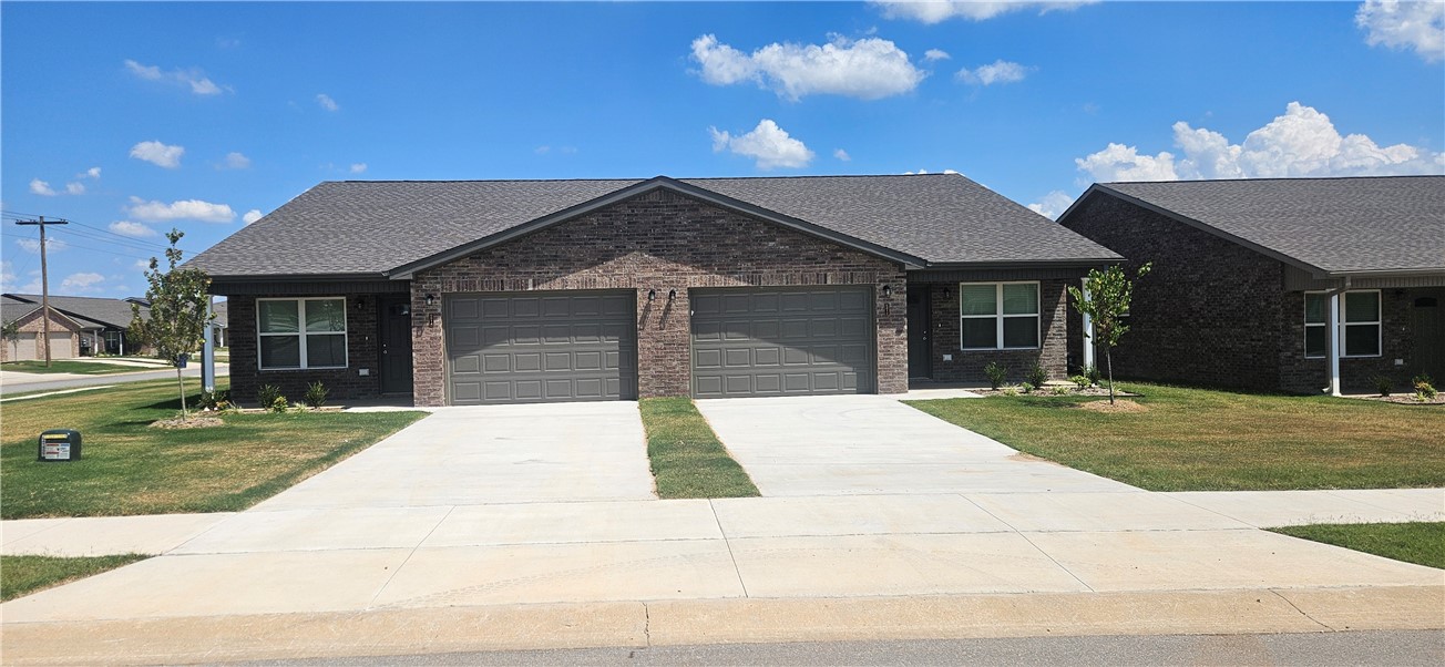 Brand new duplexes in Bentonville close to NWA Reginal Airport for lease. Home features 3 bedrooms, 2 bathrooms, 2 car garage, LVP throughout home, granite countertops, ceiling fans, open floorplan, covered back patio for grilling/entertaining, fenced in yard and all appliances included. 1 month free rent for tenant with all 1-year leases signed by October 1, 2025.