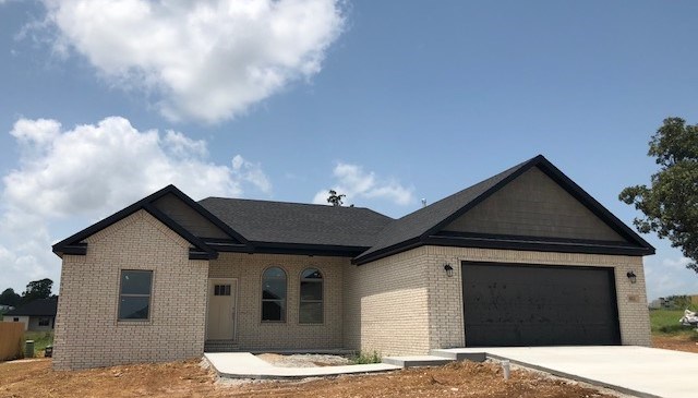 Lovely home in great neighborhood. Split floor plan, brick faced fireplace, beams in living room, ship lap ceiling in breakfast area and master bedroom. Covered patio. Completion estimated date 7/15/18