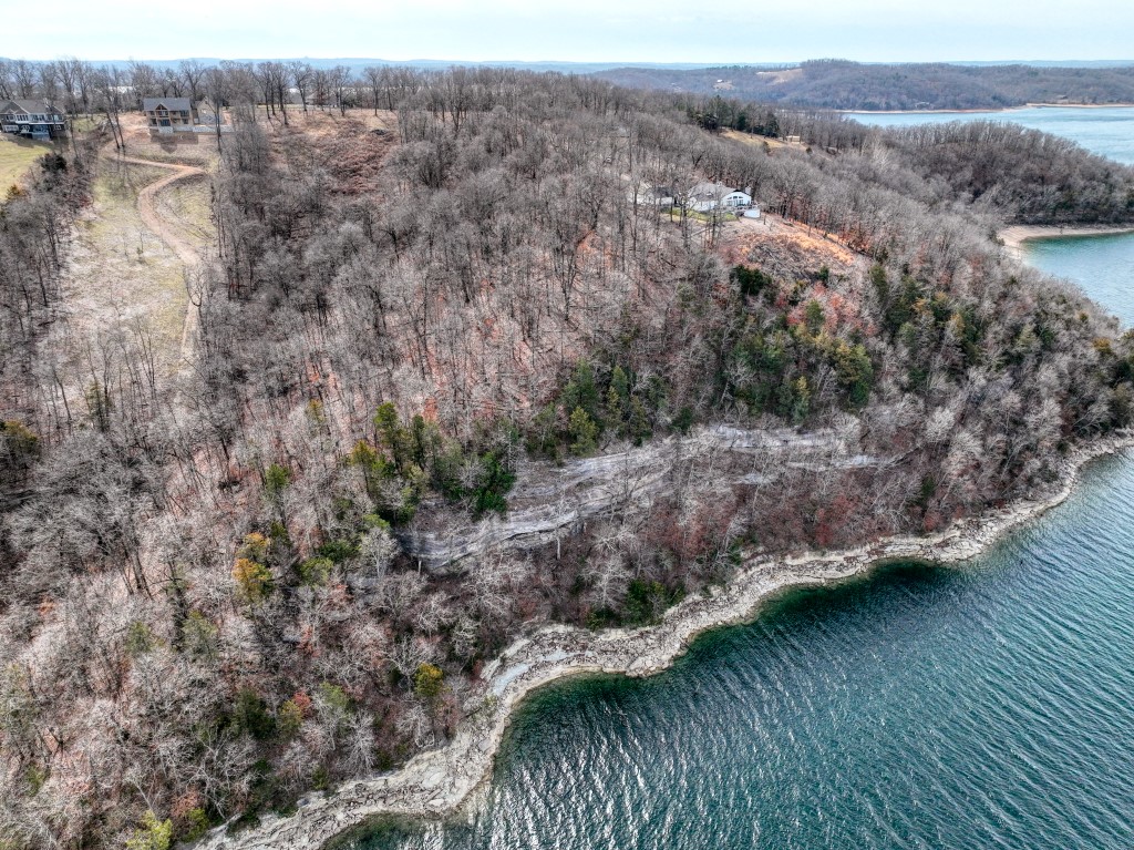 The Pointe Estates - Land