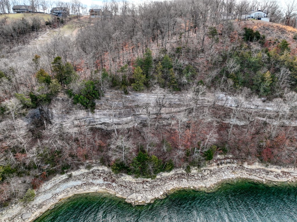 The Pointe Estates - Land