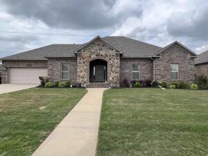 Westin Park home that backs up to the walking track. 4 bed 2 bath home is fantastic! Open plan with kitchen, dinning and living room where you can cook and visit. Extras include neighborhood pool/ park, plantation blinds, basket ball goal, storage shed, fire pit, extending garage.