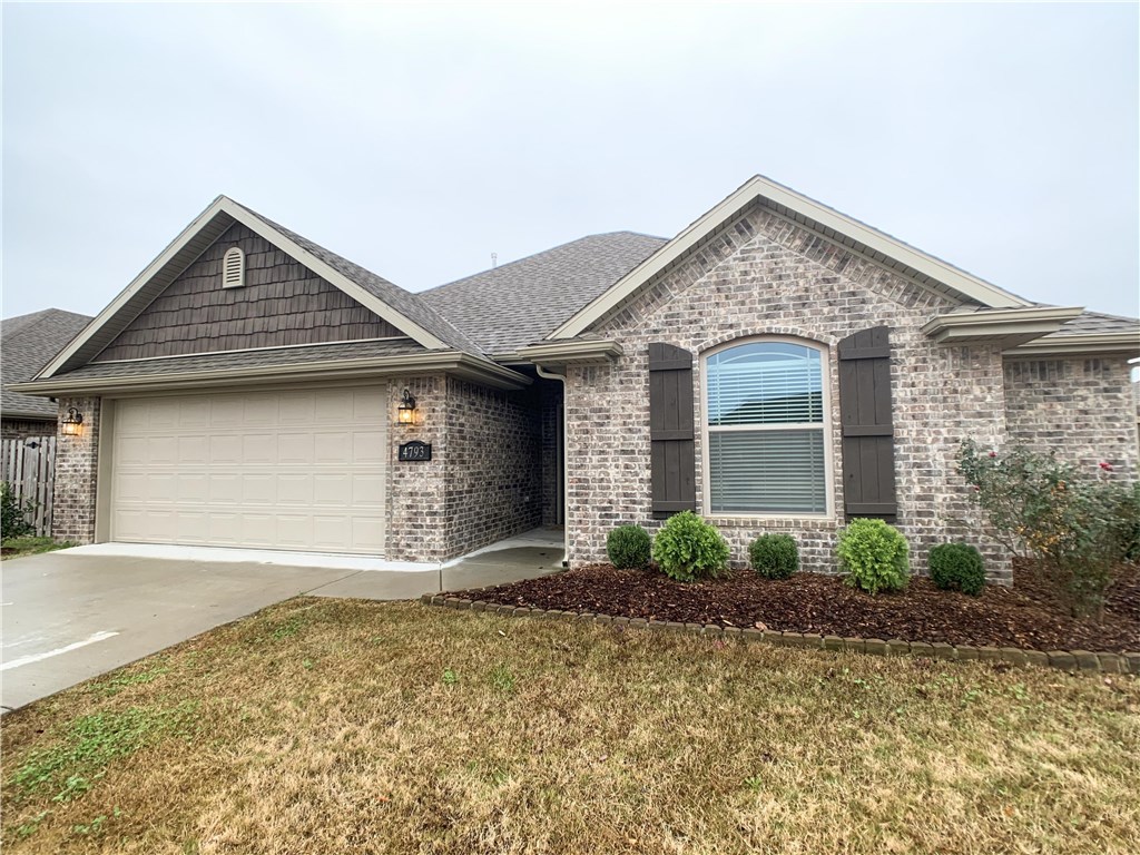Feels brand new! Lots of natural light, granite countertops, and walk-in closets. Plus a firepit and raised garden in the fenced backyard with amazing views of Mt. Kessler. Super convenient to schools, shopping, restaurants, gyms and I-49. 

Available 11/01/2020. Pets negotiable with additional fees.
