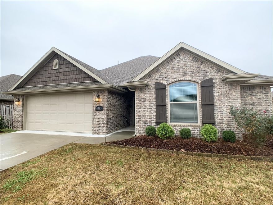 Feels brand new! Lots of natural light, granite countertops, and walk-in closets. Plus a firepit and raised garden in the fenced backyard with amazing views of Mt. Kessler. Super convenient to schools, shopping, restaurants, gyms and I-49. &#xD;&#xA;&#xD;&#xA;Available 11/01/2020. Pets negotiable with additional fees.