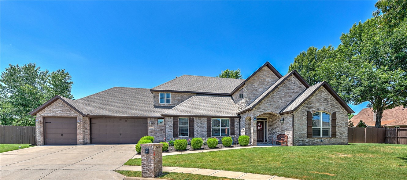 Get ready to call Rogers home! This incredible listing offers just under 3500 sqft of luxury living space for $695k. With an unbeatable full paint allowance for walls, ceilings, and trim, you can customize your space to perfection. Plus, its prime location directly across from Bellview Elementary. Don't miss out on this incredible opportunity to live in the heart of Rogers! $15,000 paint allowance.
