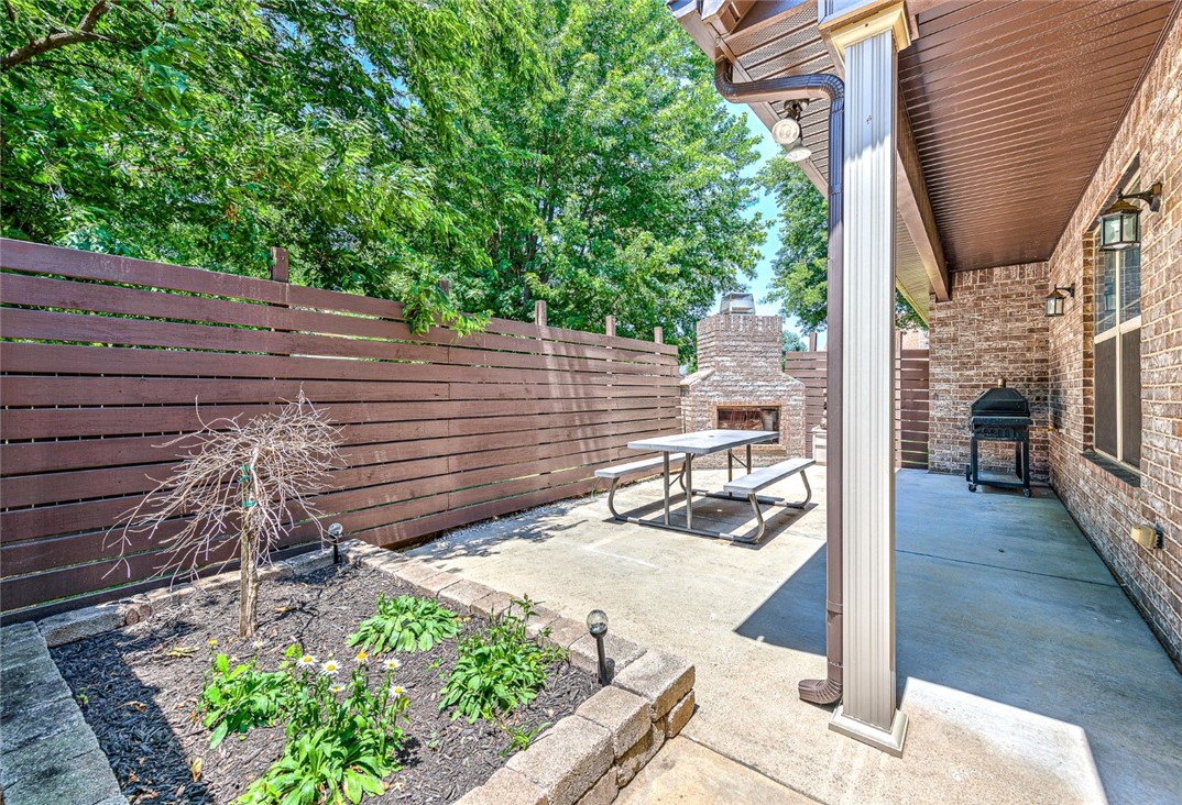 Williamsburg Place Rogers - Residential