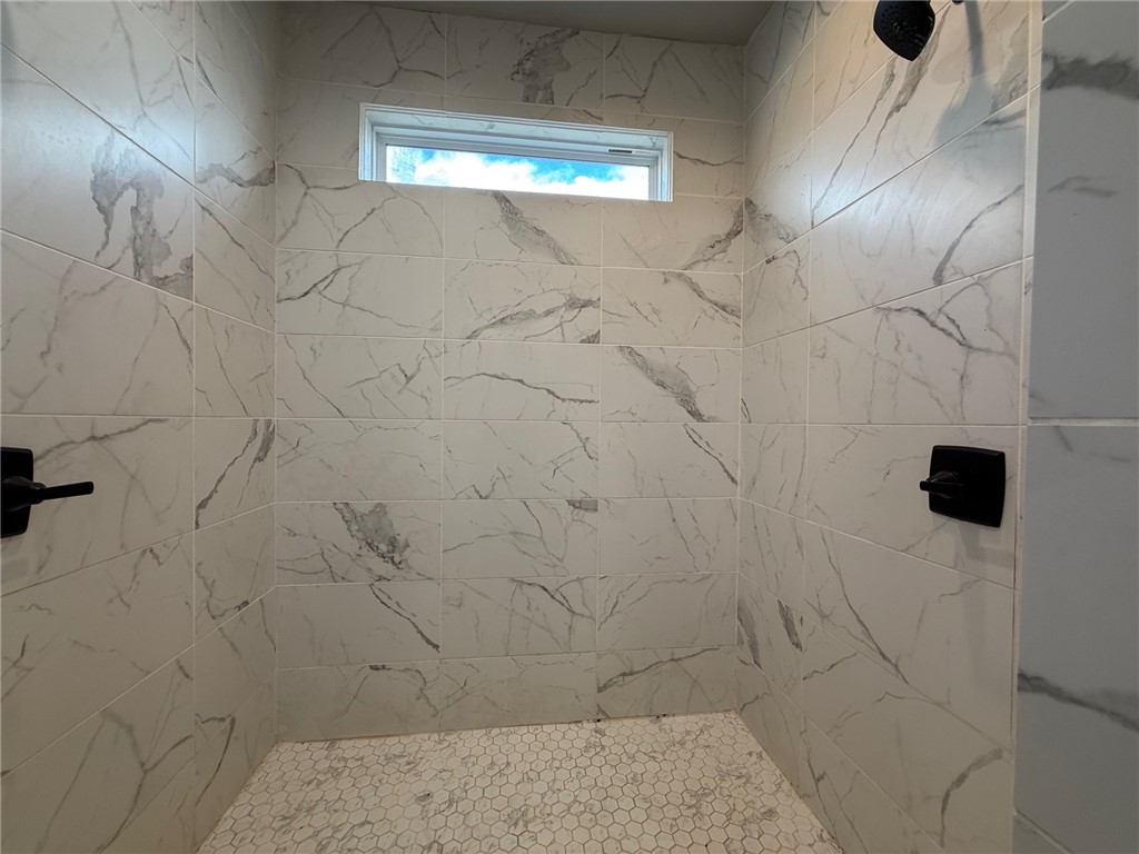 01-18-33-RURAL - Residential