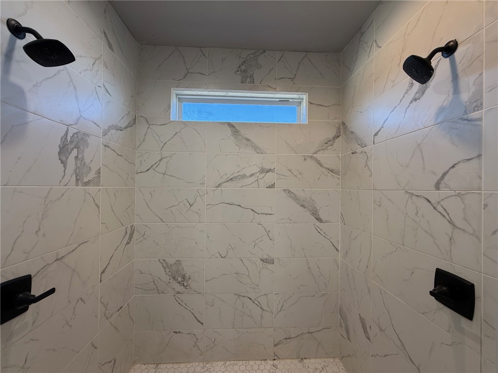 01-18-33-RURAL - Residential