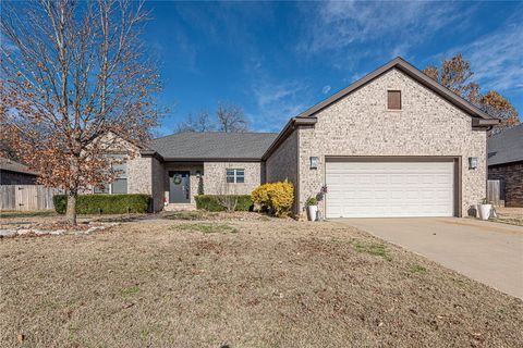 Photo of 1914 Quinlan Avenue, Lowell, AR 72745 (MLS # 1330396)