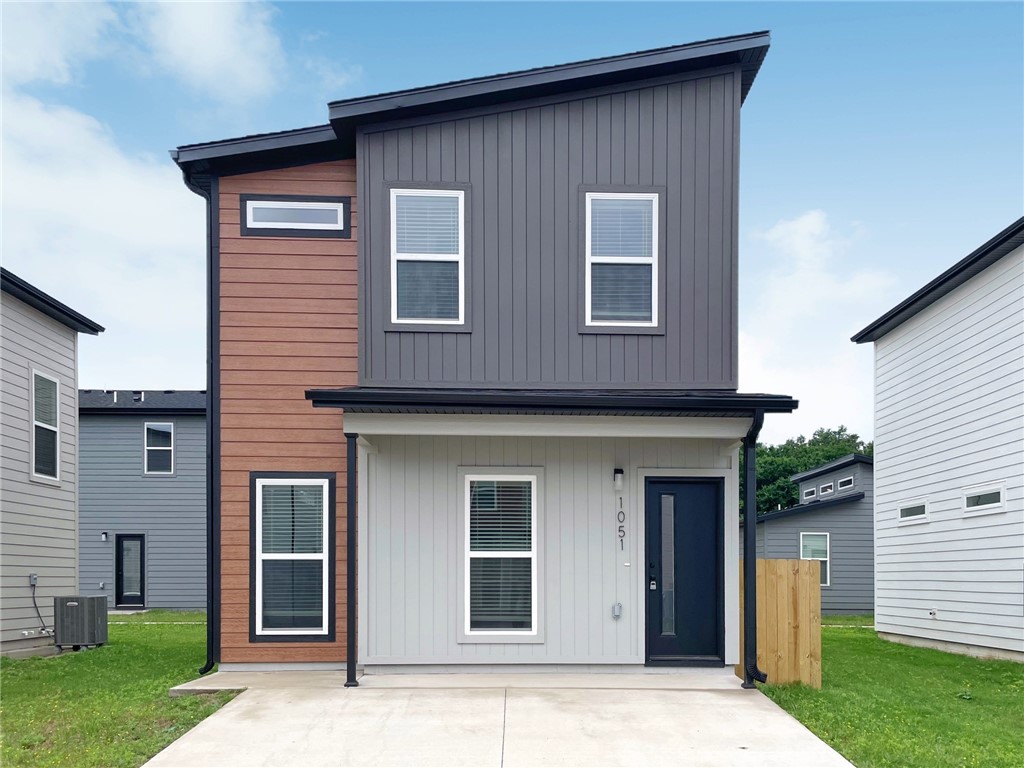 Modern, smart, affordable living! Looking for that first home, wanting to downsize and simplify, or looking for a low-maintenance investment property, Featherston Village may be exactly what you've been looking for. Never think about lawncare again! Everything you need in a great location. Wonderful new subdivision in Bentonville School District. Less than 5 miles from Walmart Corporate office.