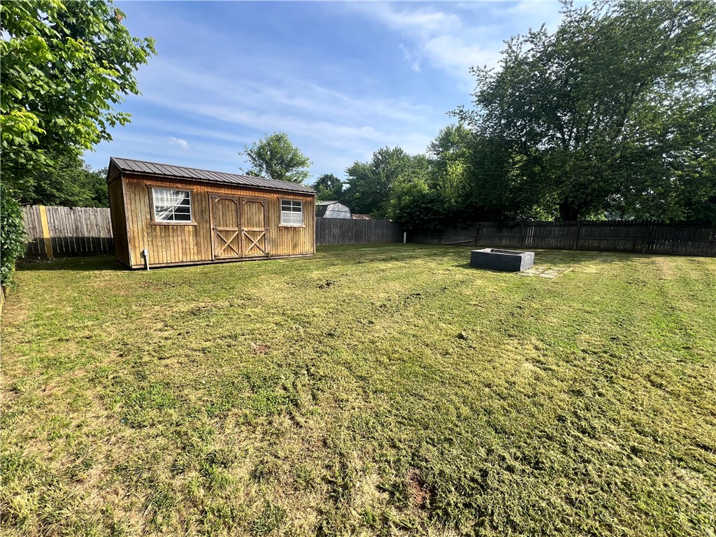 Blue Spgs Village - Residential Lease