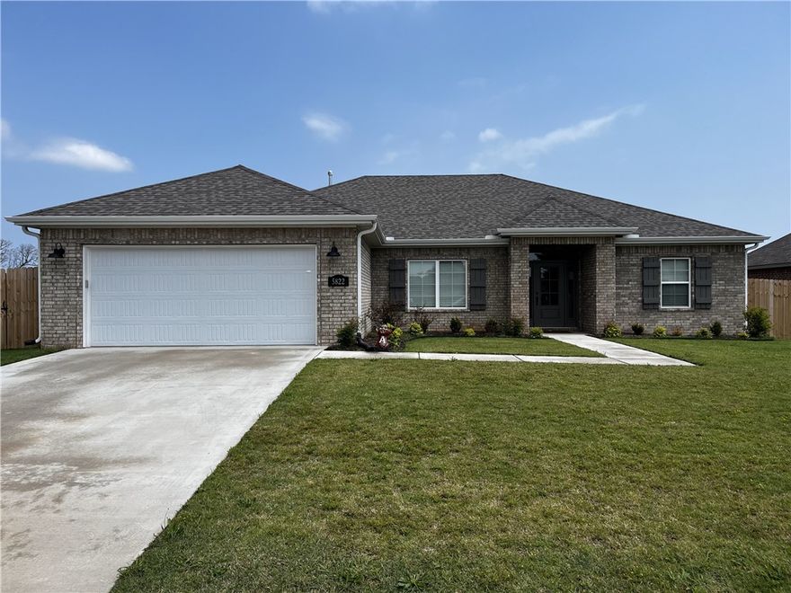 Beautiful all brick rental home in the heart of NWA! Home features a spacious open layout, large kitchen island, low-e windows, granite countertops, hardwood floors, stainless steel appliances and so much more!