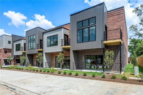 Photo of 949 SE 10th Street, Bentonville, AR 72712 (MLS # 1335256)