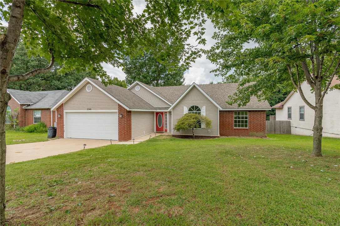Well-kept 3-bedroom 2 full bathroom house, located next to Tyson headquarters. Nice size, fenced in back yard with a great entertaining deck! This home features carpet in bedroom, wood laminate in hallways and living room, ceramic tile in bathroom and kitchen. The Primary suite has a nice size walk-in closet with separate tub and show in primary suite bathroom.
