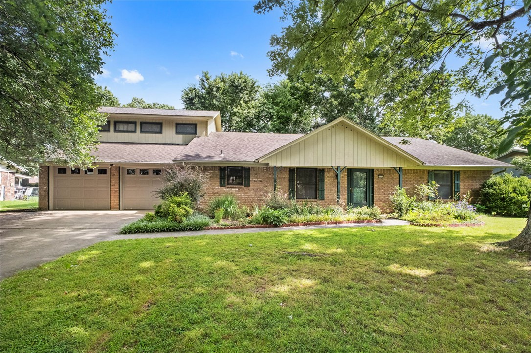 Photo 1 of 36 — 2514 E Sharon Street, Fayetteville, AR 72703