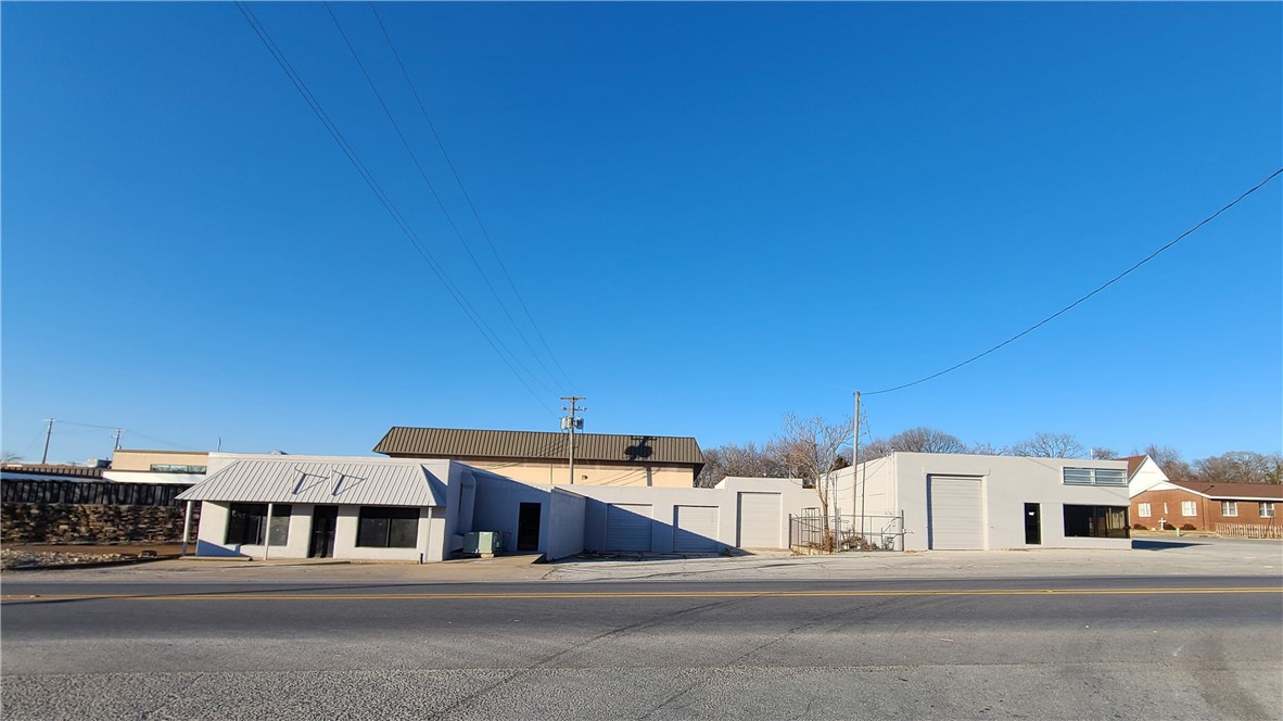 7,228sf commercial building on 0.40 acre lot with prime highway frontage in the heart of Decatur for sale. Large open showroom with 2 private offices & bathroom. Heated warehouse with 5 roll up drive in doors. Additional small retail space with breakroom & restroom. Ideal for automotive use. Located on Hwy 59 with easy access to Hwy 102, XNA & Siloam Springs. Built in 1980. Lighted marquee sign on building. New TPO roof. 9,700 CPD Under $35/psf!!!! Listed for lease. $3.33/psf NNN. MLS 1226714