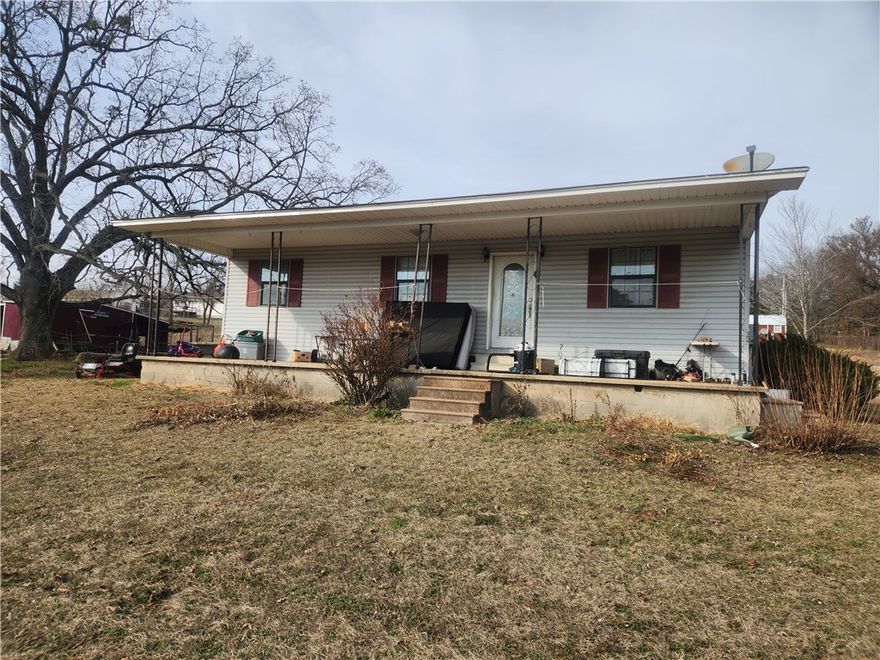 Cute 3 Bed, 1 and a half bath, ready to be shined up and make a home for it's new owners! Big front porch covers entire front of home, comes with 1.38 acres m/l, and includes a vintage barn with fencing for animals. Concrete pad in back makes a perfect barbeque site! needs just a little TLC, home being sold as-is. Call today to see this affordable three bedroom home!