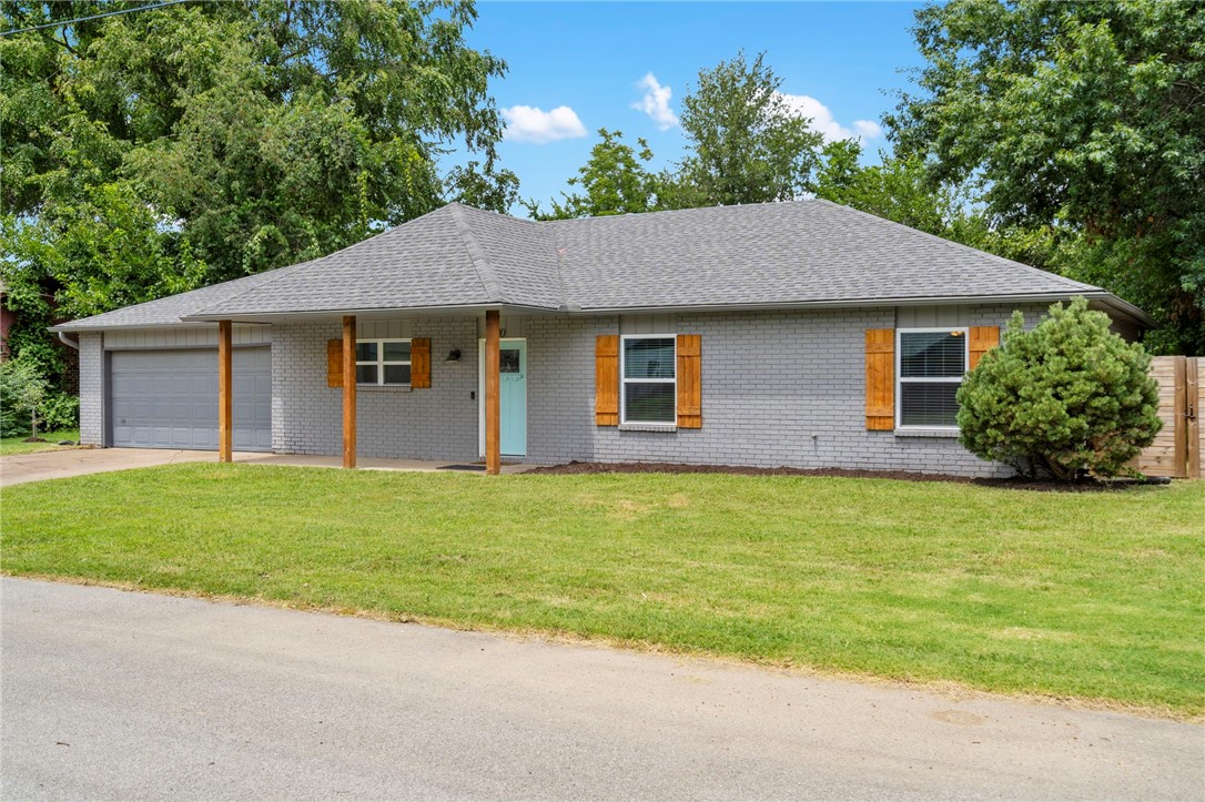3 MIN Bike Ride to DTW Bentonville. Imagine living in the heart of entertainment and industry! Bentonville is the mecca for business, restaurants, entertainment, biking and more! Experience the charm of this contemporary ranch style home, featuring effortless wood flooring in the living areas and fresh carpet in the bedrooms. The kitchen shines with its stunning granite countertops and stylish subway tile backsplash, creating a bright and inviting atmosphere. The living area is anchored by a lovely fireplace and flows seamlessly onto a spacious patio, overlooking a large fenced backyard ideal for outdoor gatherings. In addition to three generous bedrooms, you'll find a versatile bonus room perfect for an office, studio, or gym, ensuring privacy for your work-from-home needs. The bathrooms are designed with elegant granite countertops, brushed nickel fixtures, and contemporary tile finishes. This home is just a walk or bike ride to the Bentonville square, Razorback Greenway, and several other local attractions.